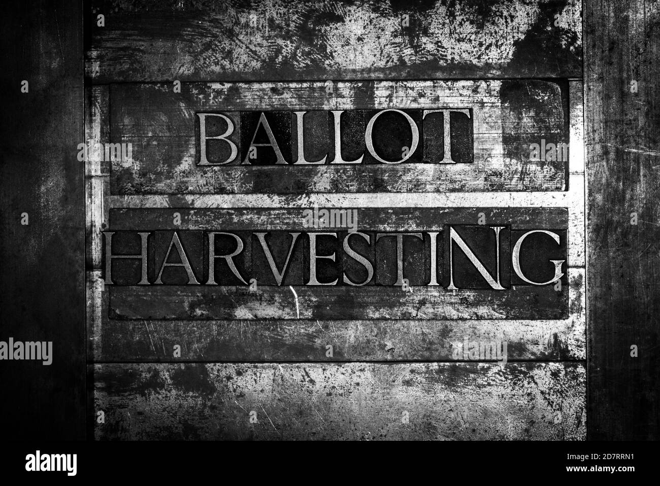 Messaggio di testo per la raccolta di schede su sfondo monocromatico in metallo grunge testurizzato Foto Stock