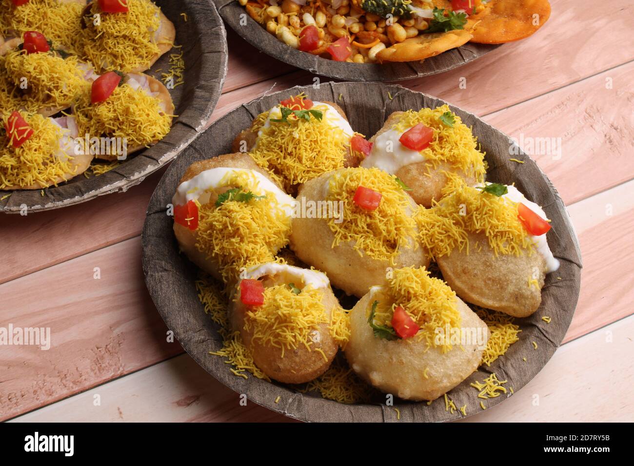 Gruppo di Bombay chat food include bhel-puri, SEV-poori, dahipuri Foto Stock