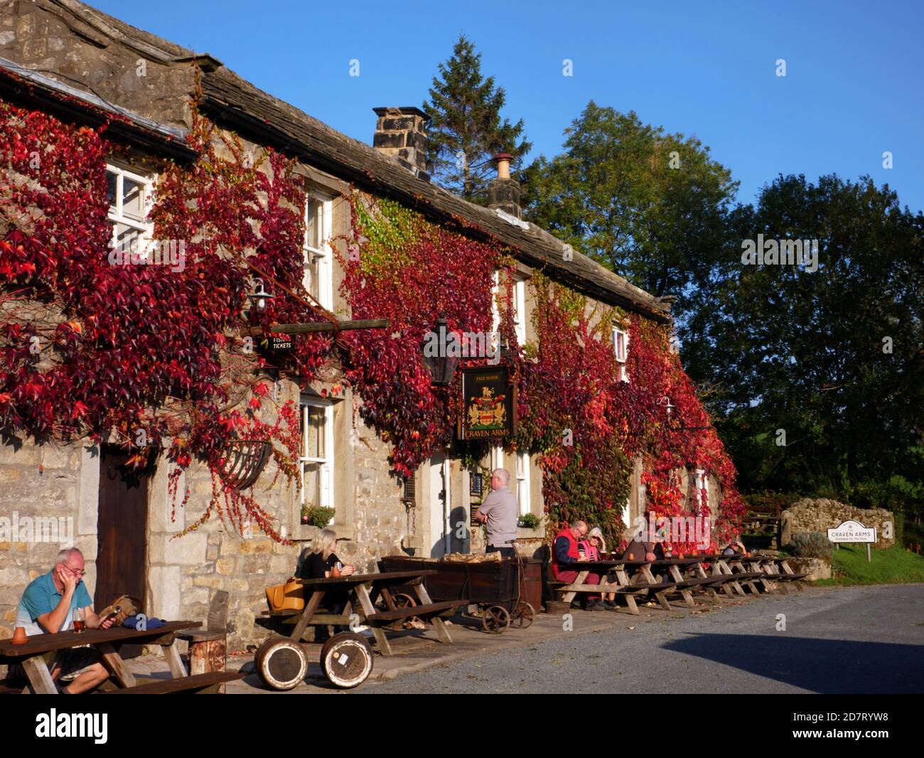 Il pub a Craven Arms, Grassington, Yorkshire. Autunno. Foto Stock