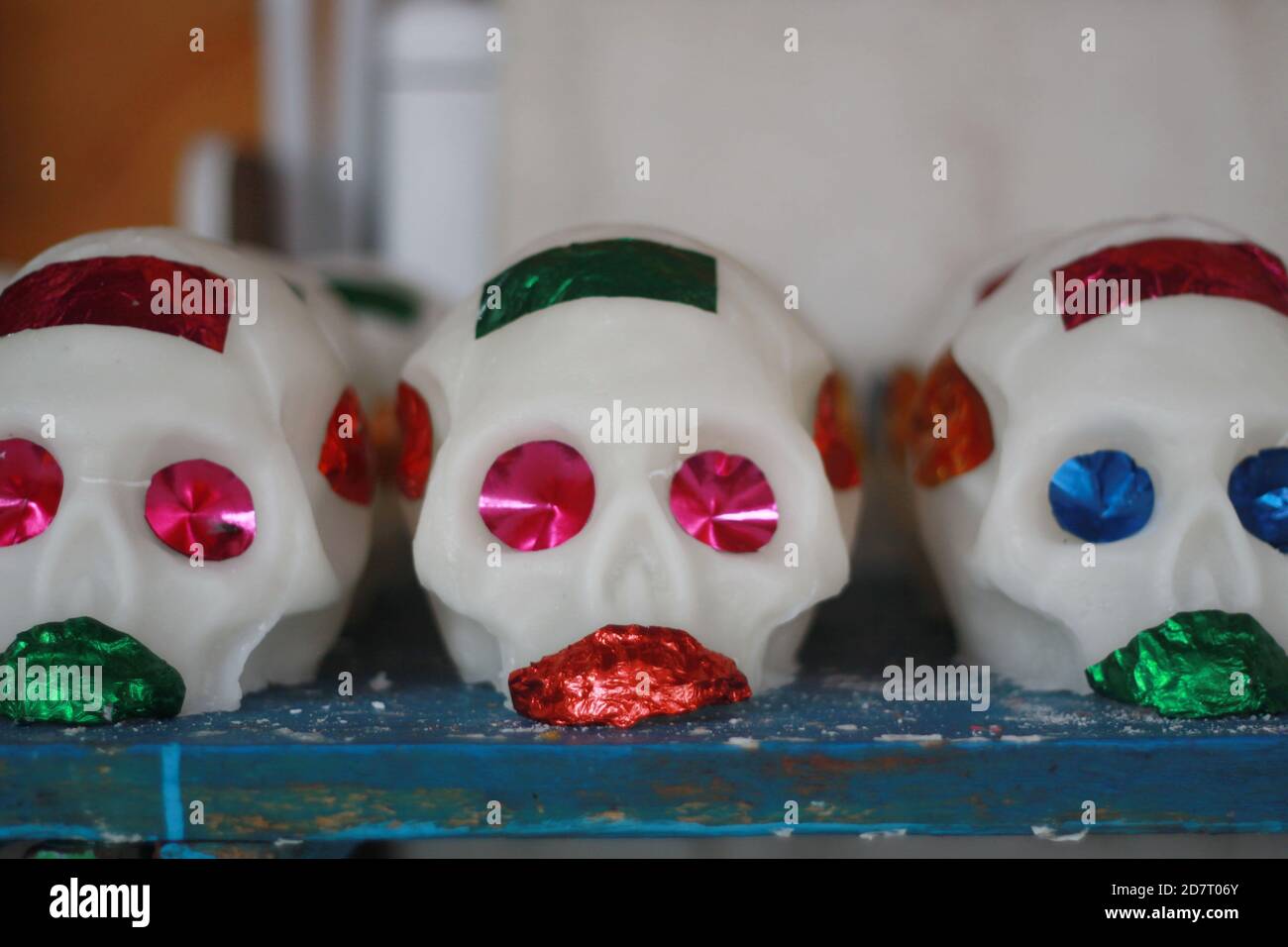 Non esclusivo: CITTÀ DEL MESSICO, MESSICO - OTTOBRE 23: Il cranio dello zucchero visto durante la fabbricazione del cranio dello zucchero tradizionale (Calaverita de Azucar); l'abita Foto Stock