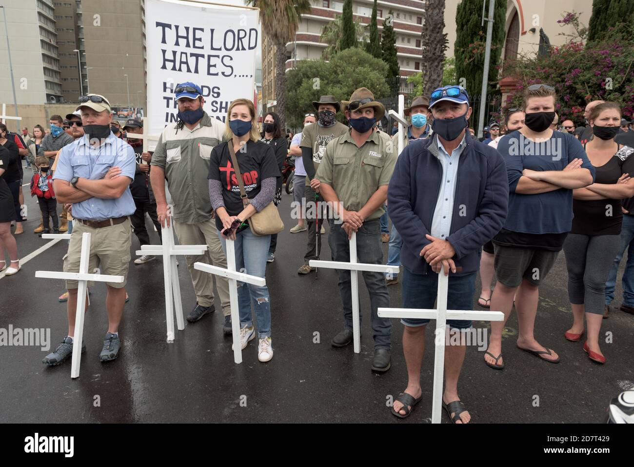 Proteste contro il parlamento sudafricano di Città del Capo che rivendica omicidi gli agricoltori bianchi erano politici piuttosto che riflettono l'alto livello del paese tasso di criminalità Foto Stock
