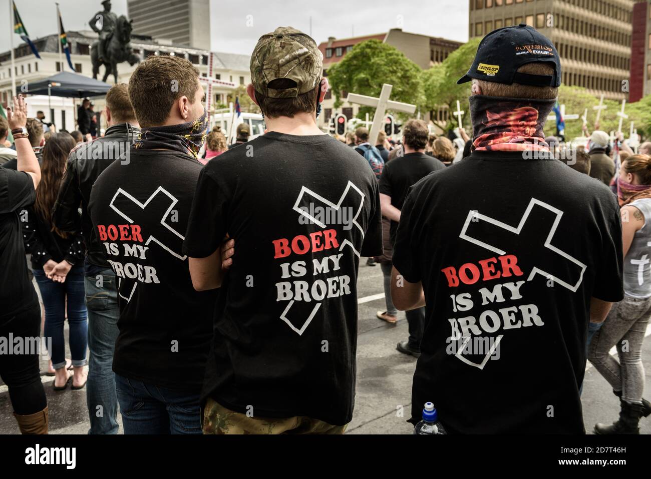 Proteste contro il parlamento sudafricano di Città del Capo che rivendica omicidi gli agricoltori bianchi erano politici piuttosto che riflettono l'alto livello del paese tasso di criminalità Foto Stock