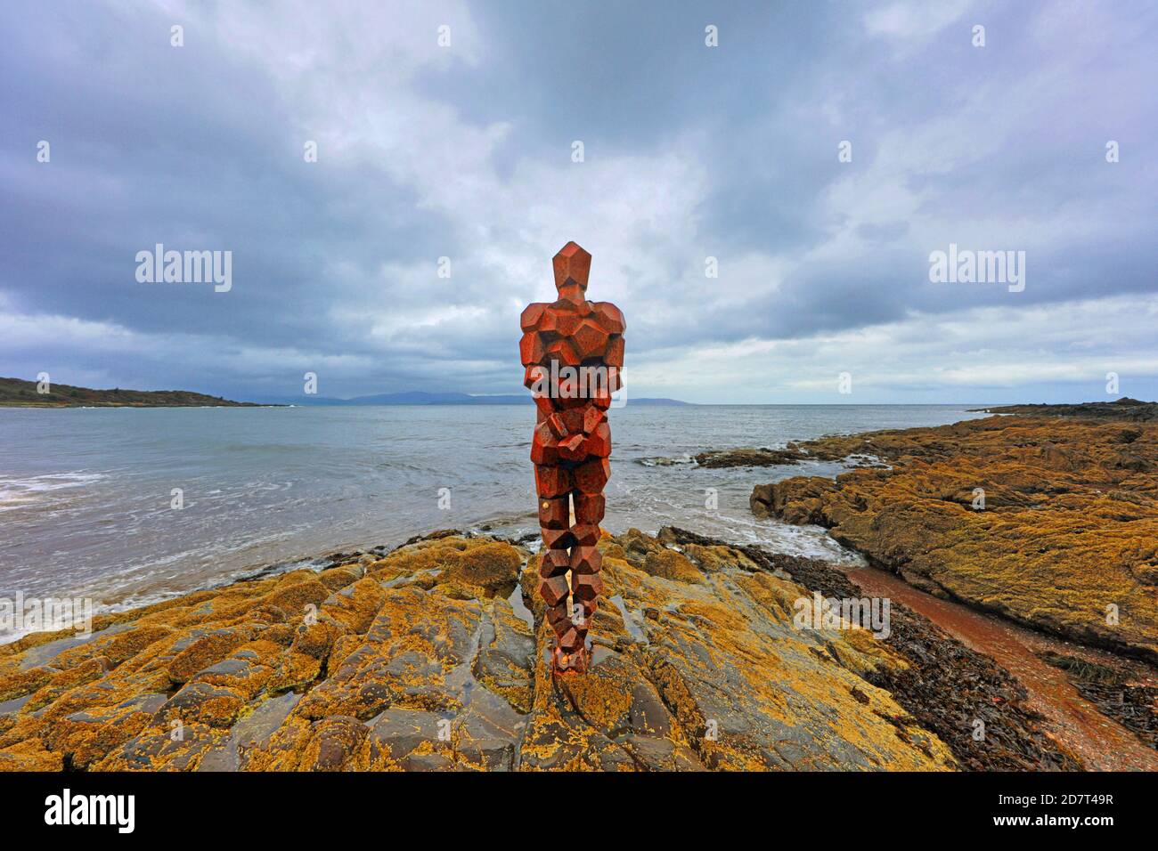Sting Man, l'uomo di ferro della Baia di Saddell, una scultura di Antony Gormley Foto Stock