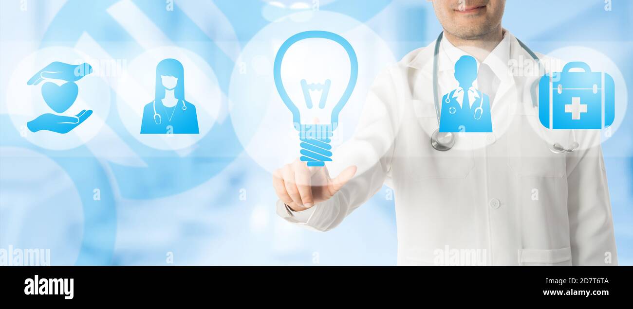 Medico il concetto di innovazione - Medico punti alla lampada o icona lampadina con altre icone di medici che mostra il simbolo di medici e di cura del paziente e medicina Foto Stock