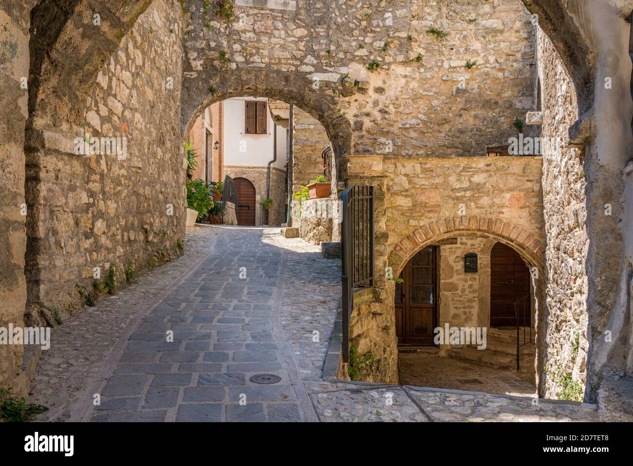 Il piccolo e bellissimo borgo di Casteldilago, nei pressi di Arrone. Provincia di Terni, Umbria, Italia. Foto Stock