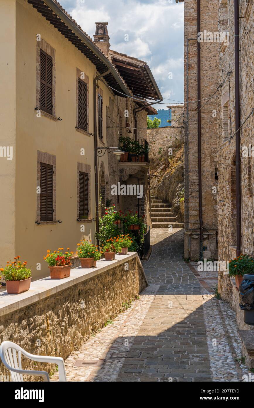 Il piccolo e bellissimo borgo di Casteldilago, nei pressi di Arrone. Provincia di Terni, Umbria, Italia. Foto Stock