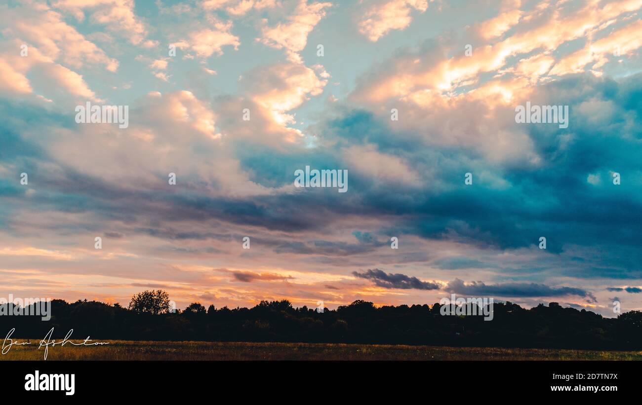 Nuvole che rotolano dentro Foto Stock