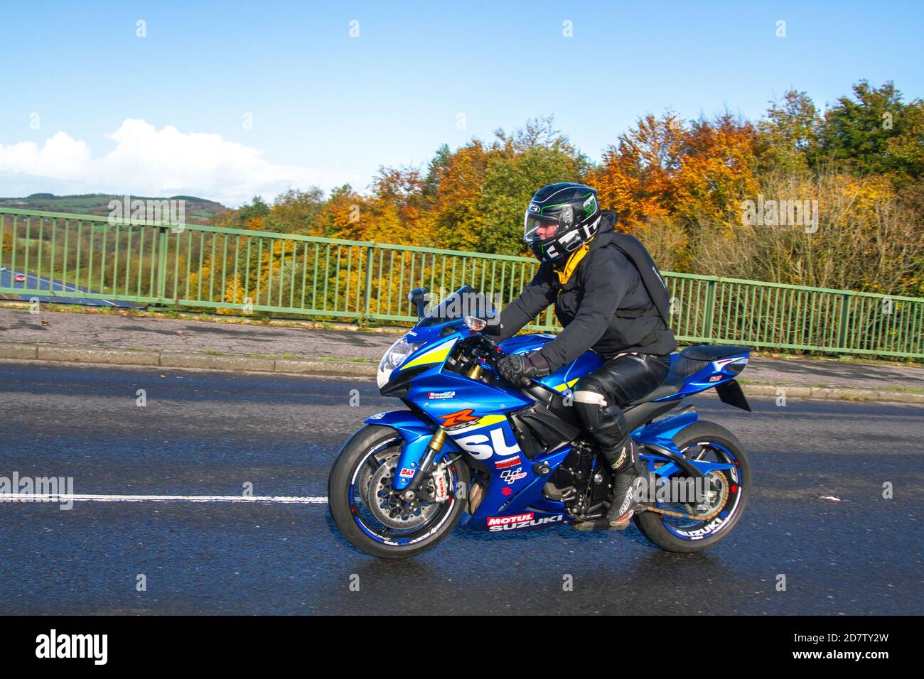 2015 blu Suzuki GSXR 750 L5 ; motociclista; trasporto a due ruote, motocicli, veicolo, Strade, moto, motociclisti a Chorley, Regno Unito Foto Stock