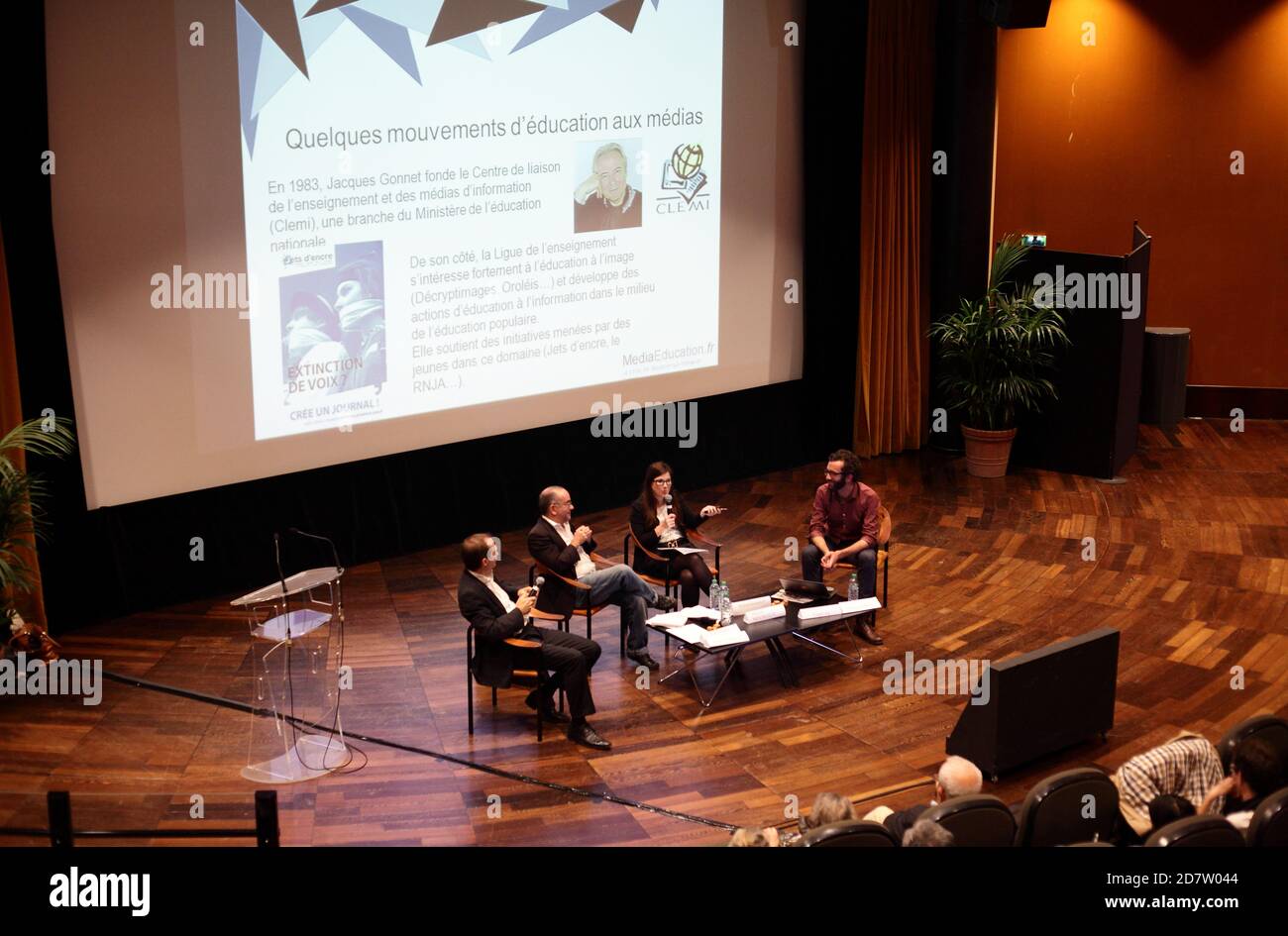 L'associazione in vivo, la rivista Fragil, MediaEducation.fr e gli indignati del PAF: Workshop 'etica dell'informazione' Martedì, 14 ottobre 2014 Foto Stock