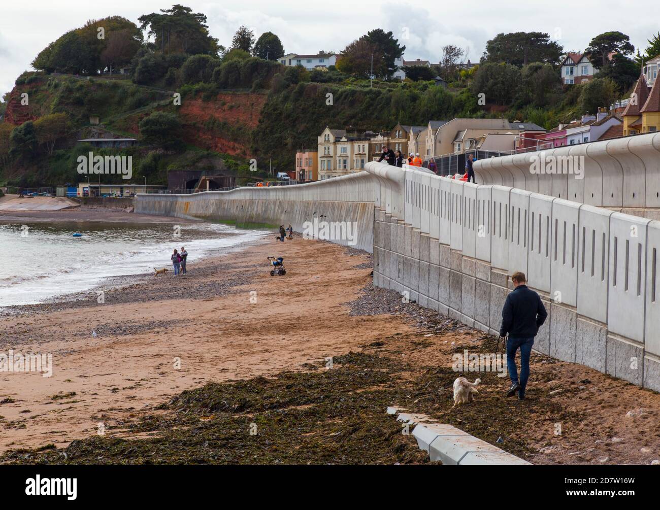 Barriere di inondazione a Dawlich, Devon, Inghilterra Foto Stock