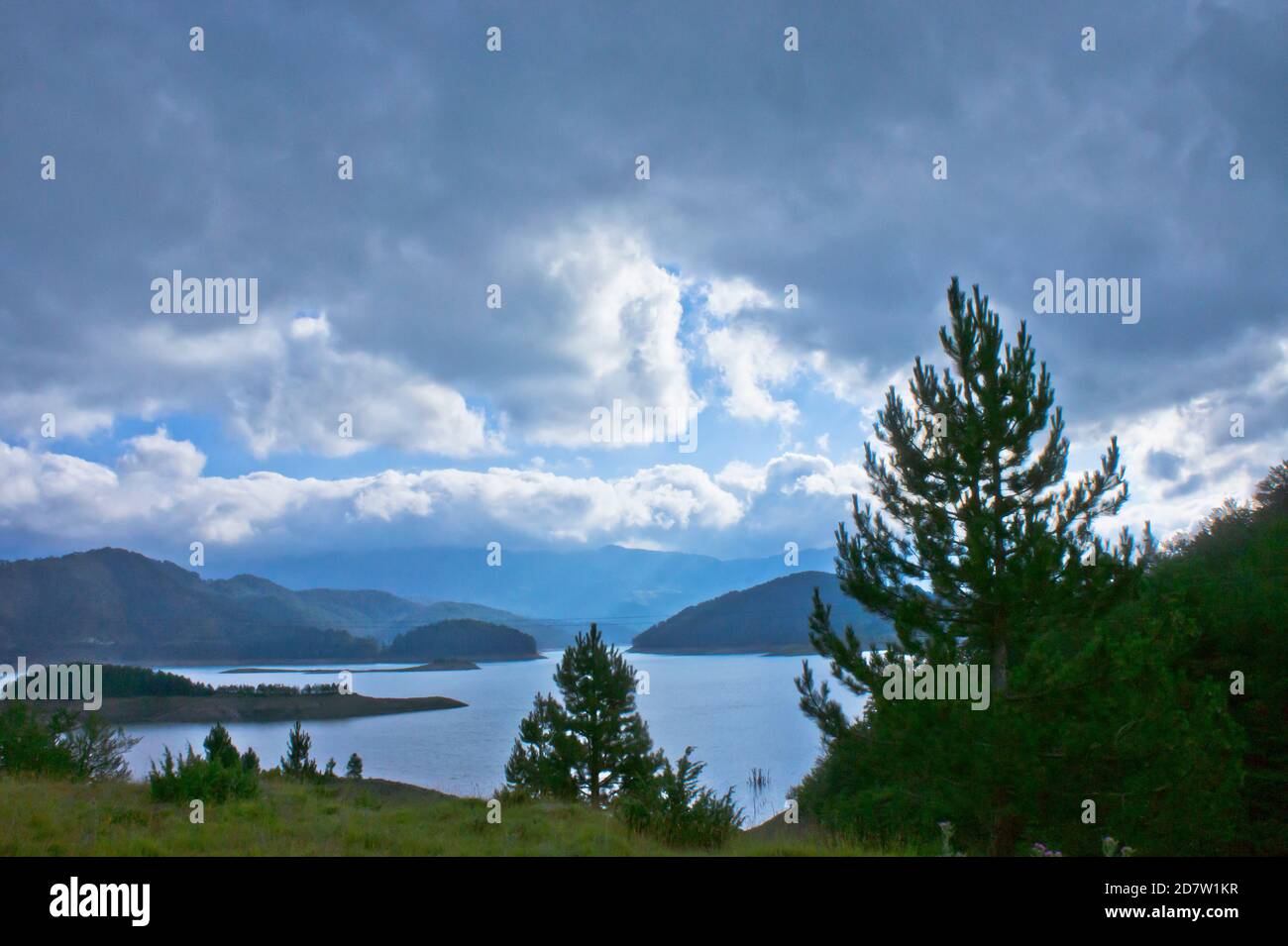 Lago di Aoos, paesaggio naturale in Epiro, Ioannina, Grecia Foto Stock
