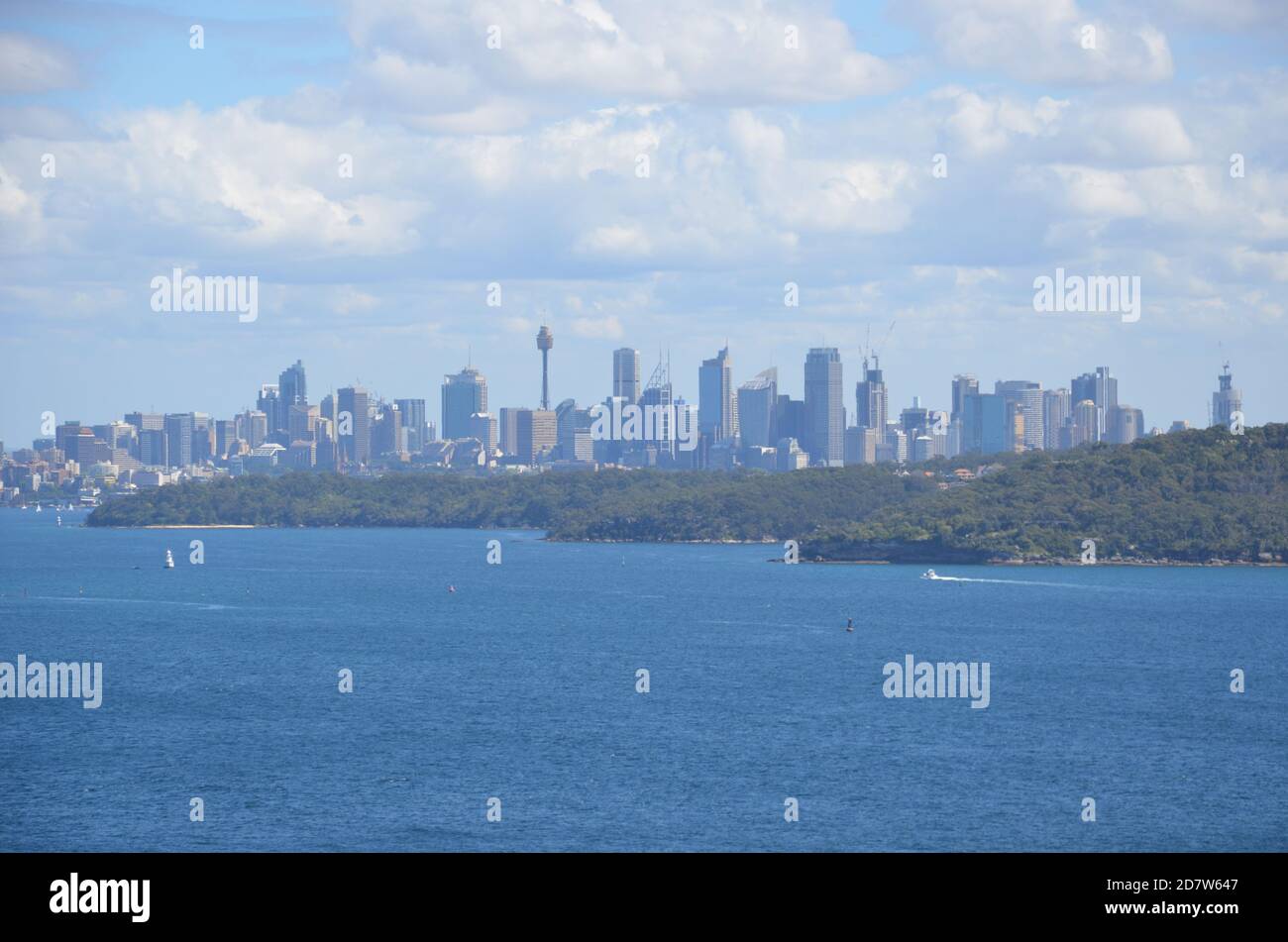 Skyline dal Sydney Harbour National Park, NSW Foto Stock