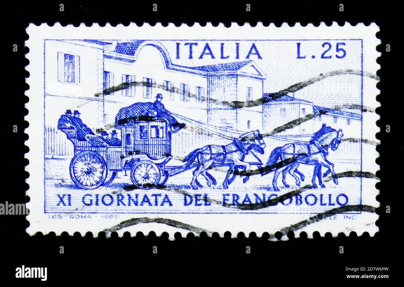 MOSCA, RUSSIA - 15 APRILE 2018: Un francobollo stampato in Italia mostra Carriage, Stamp Day, serie, circa 1969 Foto Stock