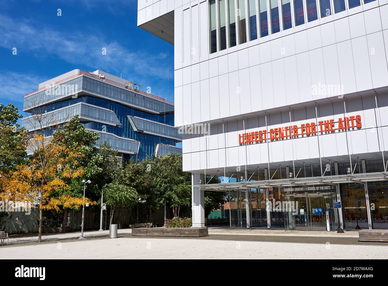 Il Lenfest Center for the Arts e l'Henry R. Kravis Building si trovano sulla 125th Street nel campus di Manhattanville in Columbia Foto Stock