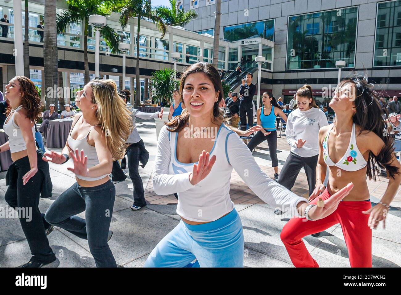 Miami Florida,Mayor's Health & Fitness Challenge,riempire riempimenti completando le risposte rispondere sondaggio,ispanica donna uomo maschio, Foto Stock