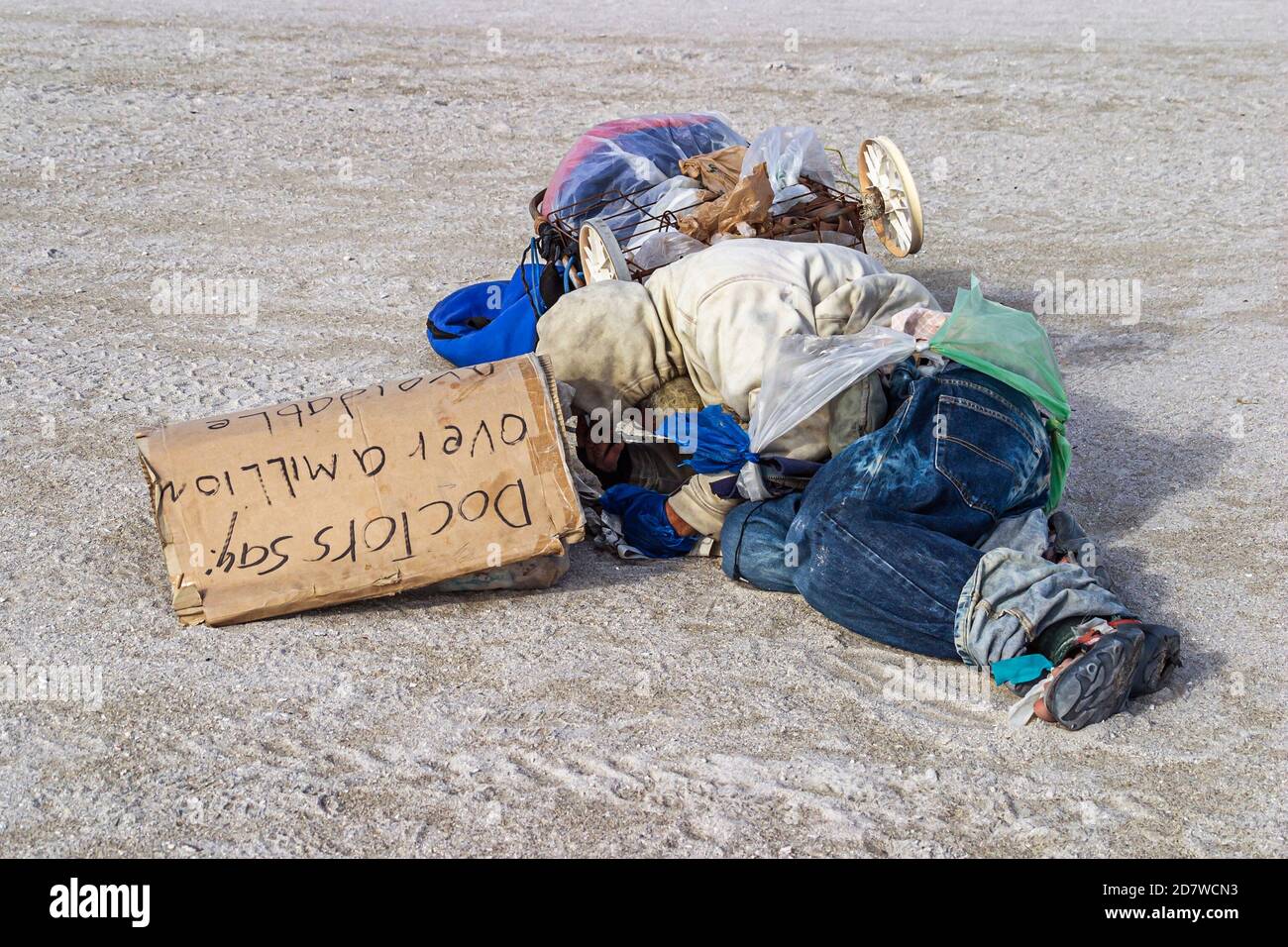 Miami Beach Florida, vendicante mendicante senza tetto, dorme spiaggia pubblica, Foto Stock
