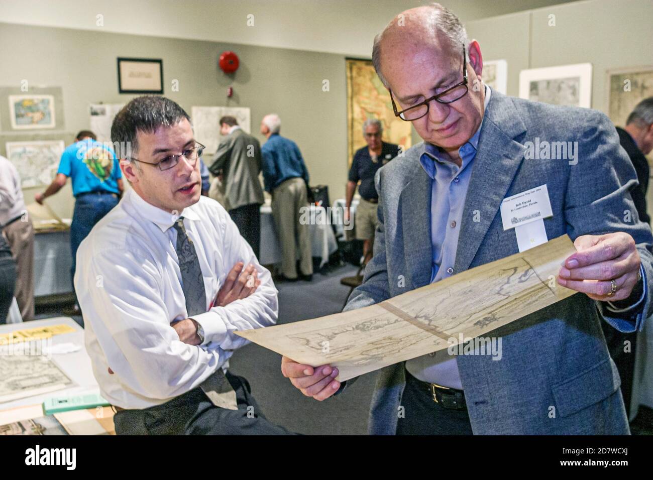 Miami Florida,HistoryMiami Museum History,International Map Fair annuale evento all'interno,venditore collezionista ispezione, Foto Stock