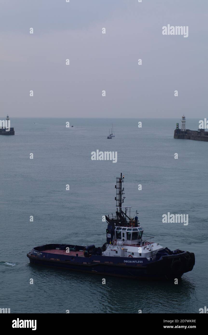 Tug, DHB Dauntless, IMO 9190456, dover Harbour, Kent, Inghilterra, Regno Unito Foto Stock