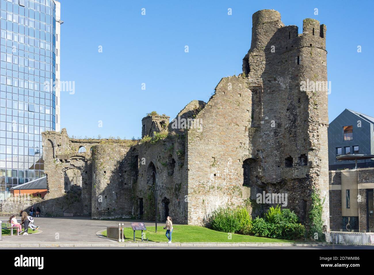 Rovine del Castello di Swansea del XIII secolo, Castle Square, Swansea (Abertawe), Città e Contea di Swansea, Galles, Regno Unito Foto Stock