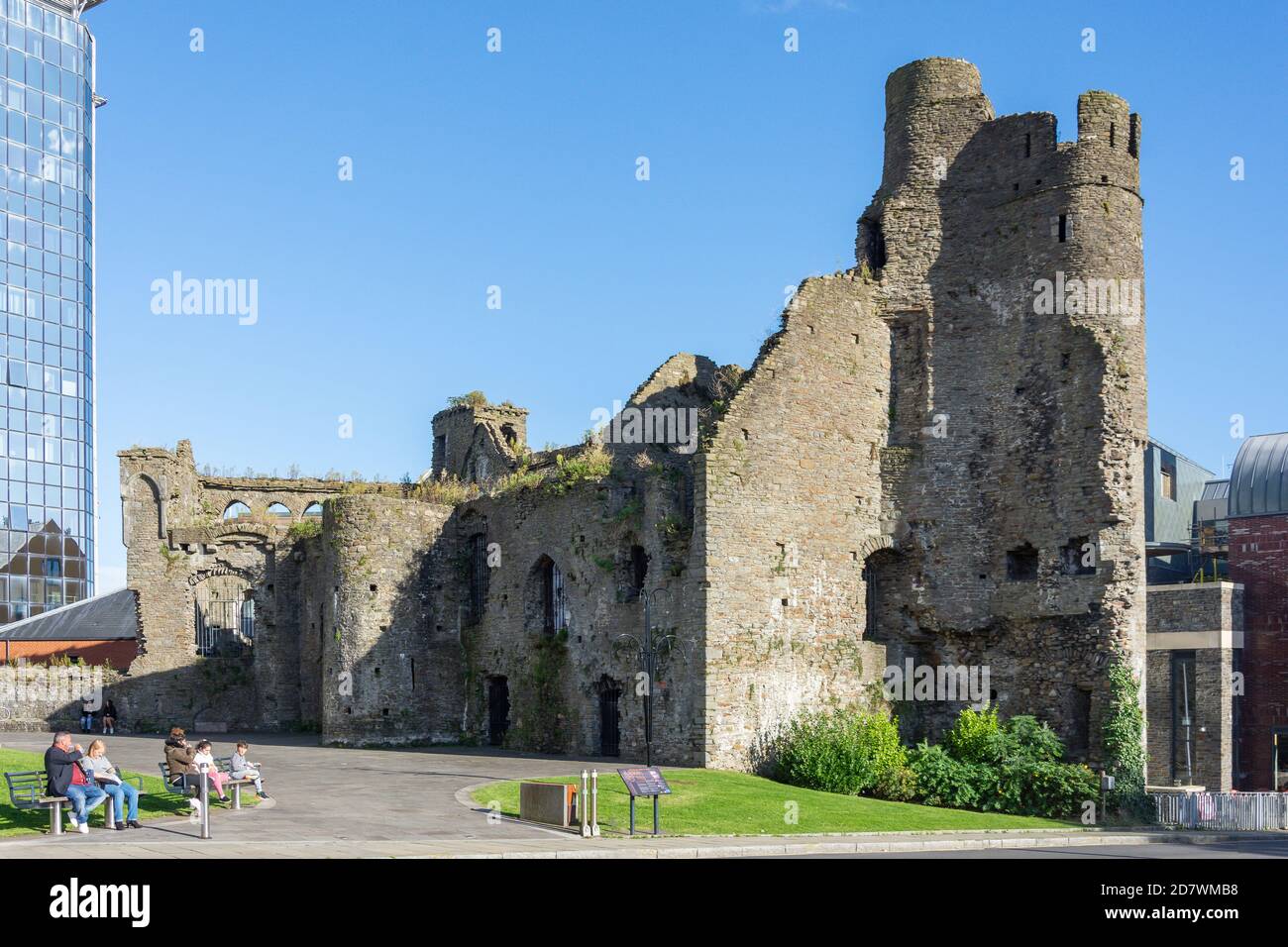 Rovine del Castello di Swansea del XIII secolo, Castle Square, Swansea (Abertawe), Città e Contea di Swansea, Galles, Regno Unito Foto Stock