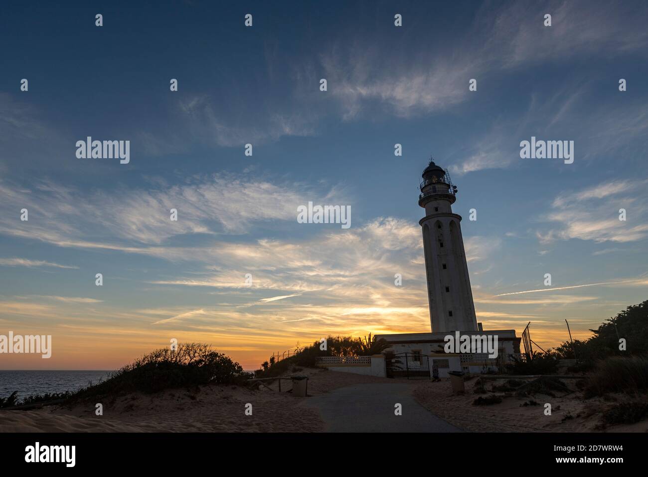 Faro di Trafalgar al tramonto, Capo Trafalgar, provincia di Cadice, Andalusia, Spagna Foto Stock