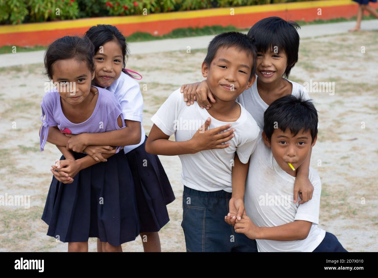 Gruppo di bambini che si divertiscono al Shcool di Palawan, Port Barton, Filippine, 2019 Foto Stock
