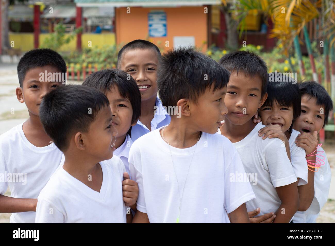 Gruppo di bambini che si divertiscono al Shcool di Palawan, Port Barton, Filippine, 2019 Foto Stock