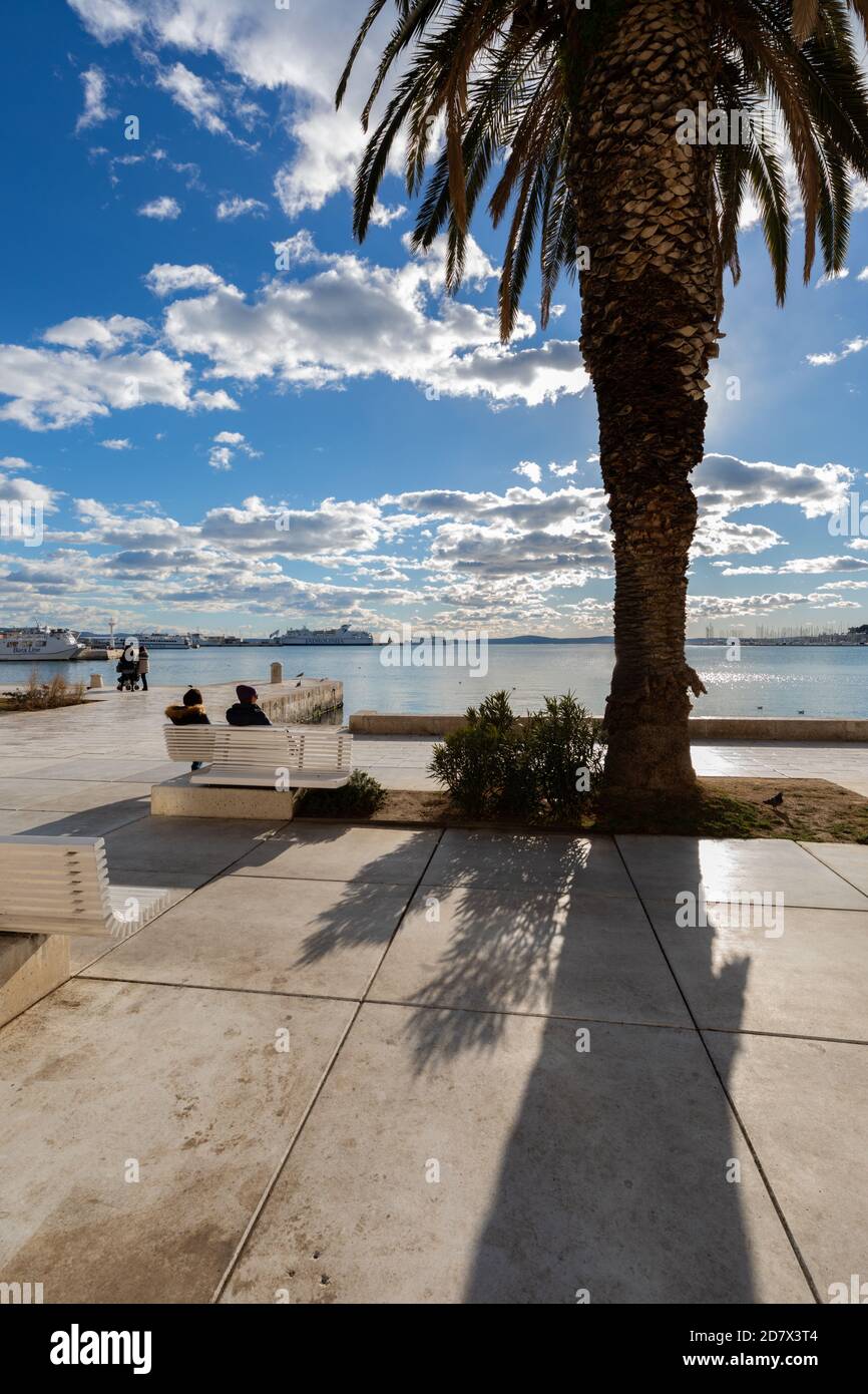 La passeggiata sul lungomare della città di Split, Dalmazia, Croazia Foto Stock