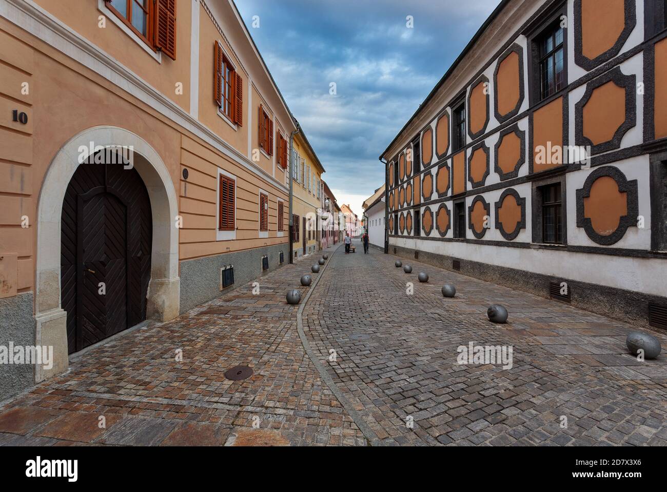 Palazzo Sermage e la strada Bakaceva nella città di Varazdin, Croazia Foto Stock