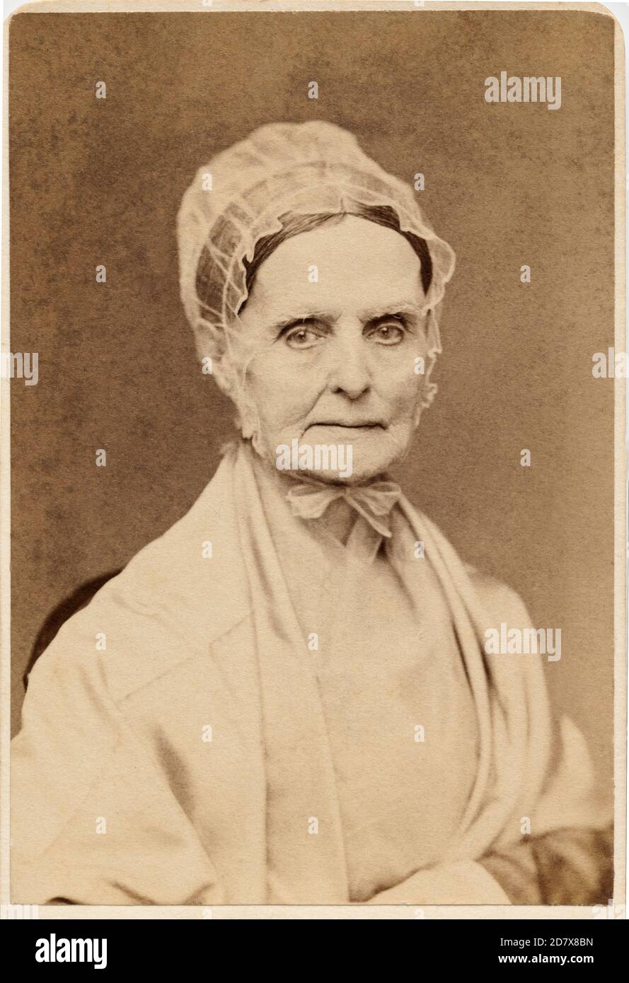 1875 c., Philadelphia , USA : l'americano Quaker , abolizionista , attivista per i diritti delle donne e riformatore sociale LUCRETIA MOTT ( BORN COFFIN , 1793 - 1880 ). Foto di Frederick Gutekunst ( 1831 - 1917 ), Philadelphia .- USA - ritratto - ritratto - RIFORMISTA - riformismo sociale - FEMMINISTA - suffragisti - SUFFRAGETTA - MOVIMENTO ANTISLAVERY - SUFFRAGISMO - VOTO POLITICO ALLE DONNE - FEMMINISTA - ABOLISIONISMO - ABOLIZIONISTA - ANTI-SCHISCHO - HAVISCHO - HAVISCHAMO - HAVISCHO - HAVISCHO - HAVISCISCHAMO - donna - HAVIUSO - HAVIUSO - HAVISCHO - HAVIFACOLY - HAVISCHO - uomo - H - donna anziana vecchia - firma - prima - autografo - autografo --- archi Foto Stock