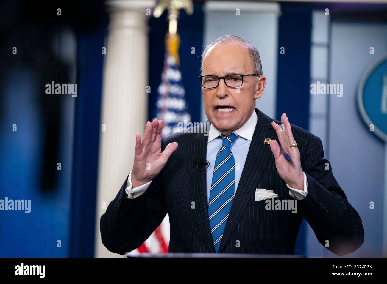 Larry Kudlow, direttore del National Economic Council degli Stati Uniti, si ferma mentre parla durante un'intervista televisiva alla Casa Bianca a Washington, D.C., Stati Uniti il giovedì, gennaio, 30, 2020. Credit: Alex Edelman/The Photo Access Foto Stock