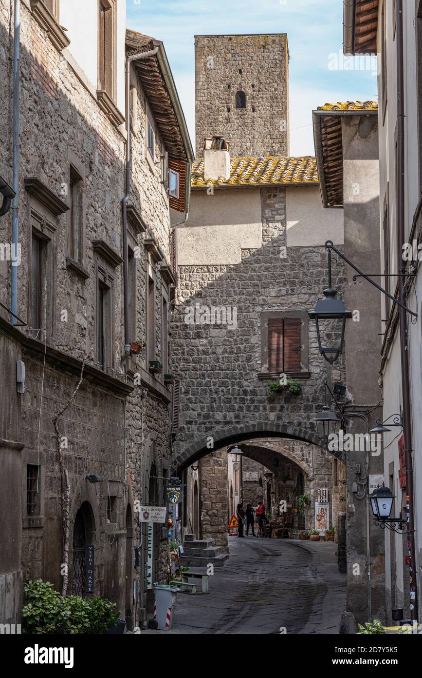 Palazzo degli Alessandri, in piazza Pellego a Viterbo. Antico complesso medievale di una delle famiglie di Viterbo Foto Stock