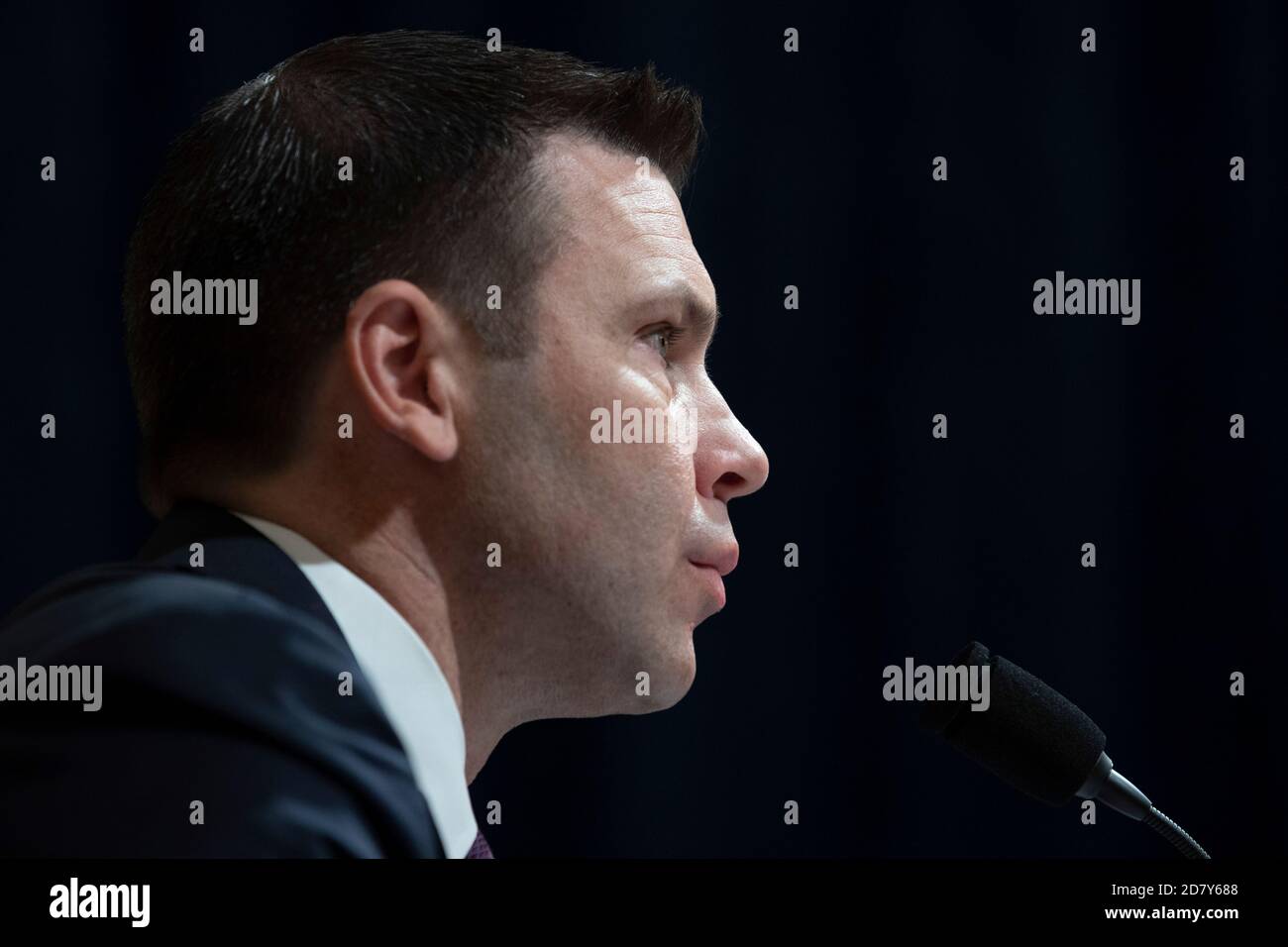 Il Segretario del Dipartimento di sicurezza interna Kevin McAleenan testimonia dinanzi al Comitato dei rappresentanti della Camera per la sicurezza interna durante un'audizione di supervisione del bilancio mercoledì 22 maggio 2019 su Capitol Hill a Washington, D.C. McAleenan ha risposto alle domande dei Democratici della commissione sulla morte di 5 bambini migranti sul confine sud degli Stati Uniti. I repubblicani del Comitato hanno chiesto a McAleenan la necessità di un muro di confine e di maggiori finanziamenti per la sicurezza delle frontiere richiesti dall’amministrazione Trump. Credit: Alex Edelman/The Photo Access Foto Stock