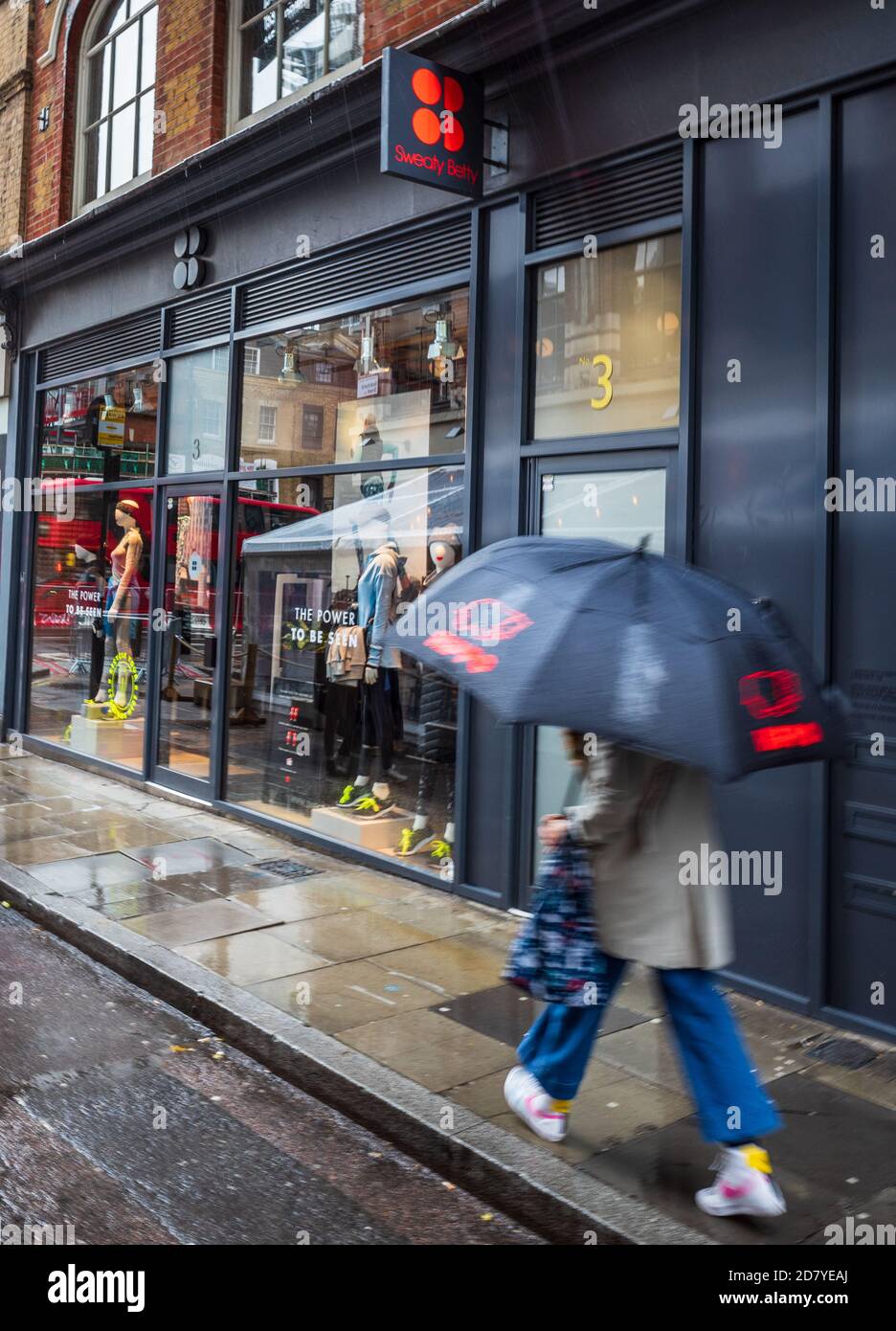 Negozio Sweaty Betty Shoreditch Londra. Negozio di articoli Sweaty Betty a Londra. Sweaty Betty fondata nel 1998, rivenditore britannico specializzato in abbigliamento da donna. Foto Stock