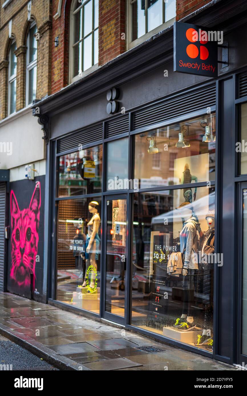 Negozio Sweaty Betty Shoreditch Londra. Negozio di articoli Sweaty Betty a Londra. Sweaty Betty fondata nel 1998, rivenditore britannico specializzato in abbigliamento da donna. Foto Stock