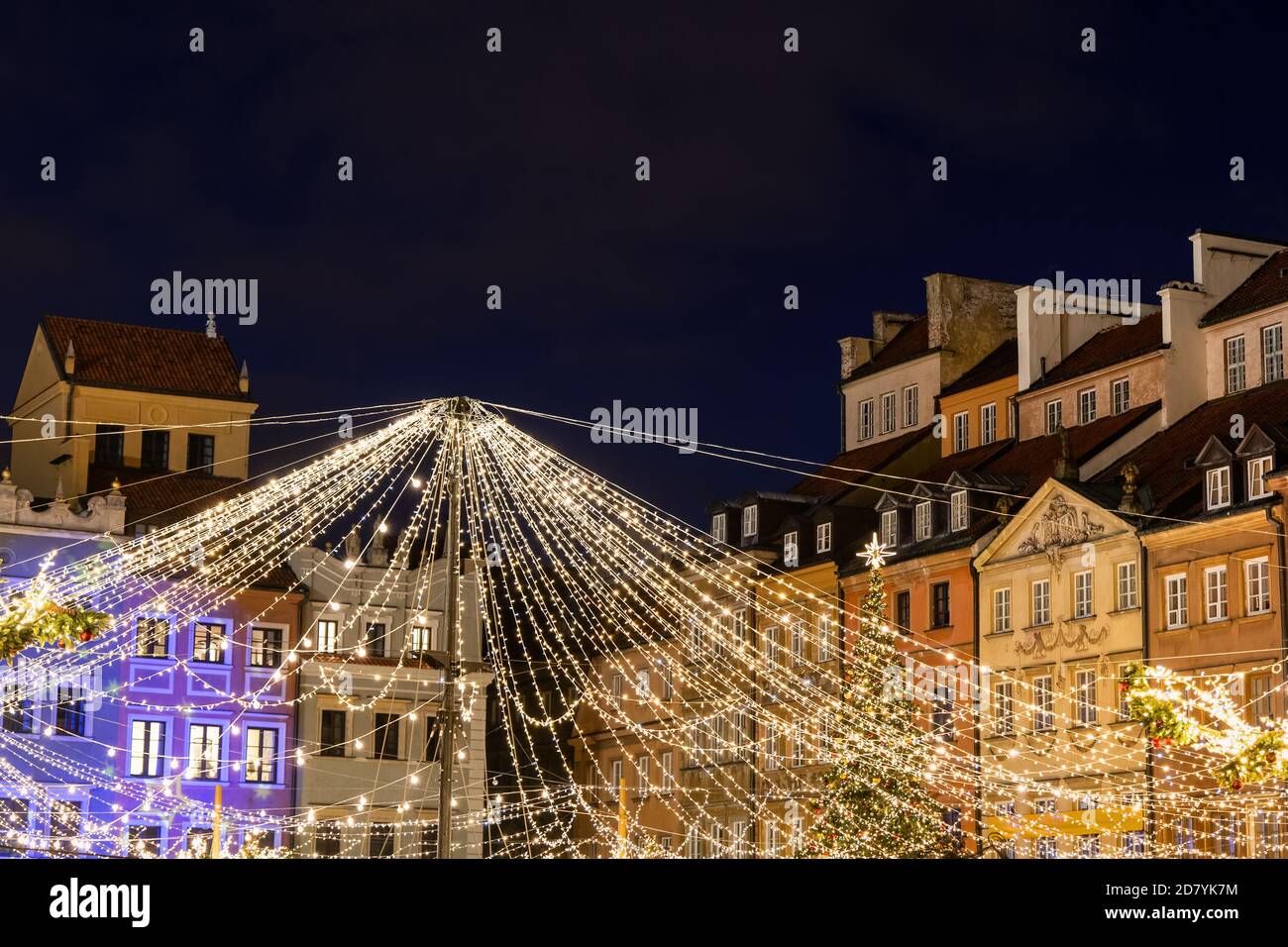 Luci di Natale di notte nella città vecchia di Varsavia in Polonia. Foto Stock