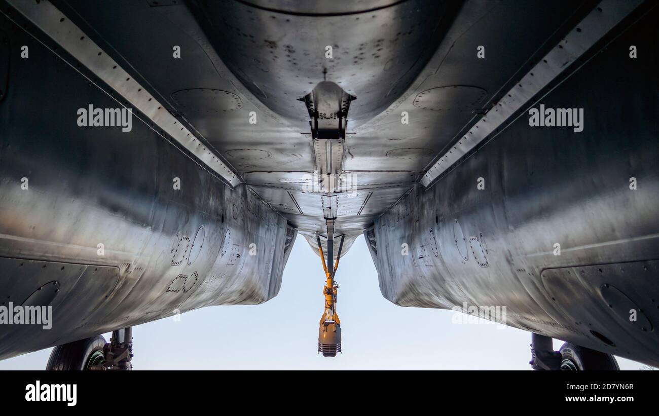 Su-27 aereo da combattimento vista dal basso del telaio e metallo corpo Foto Stock