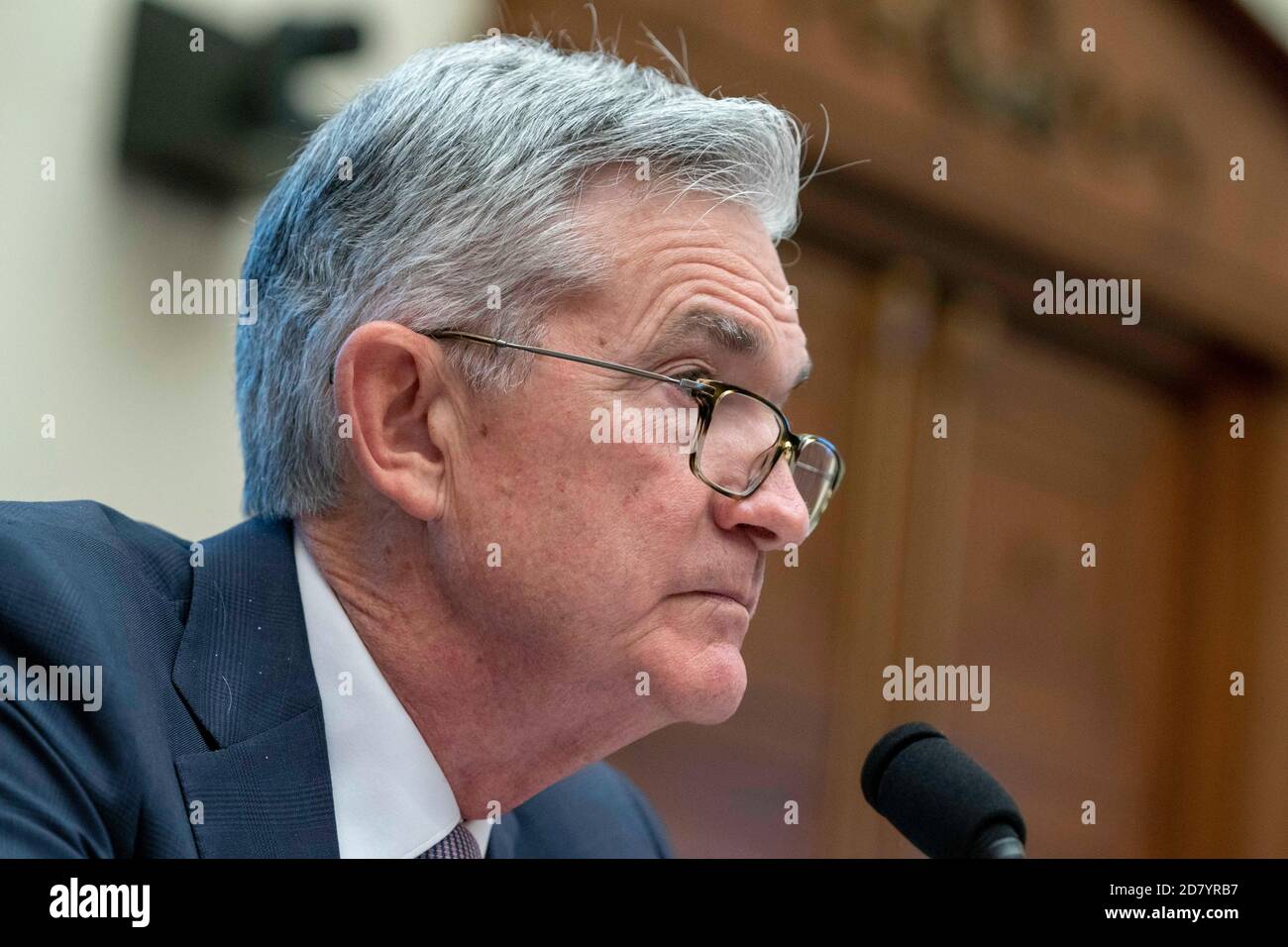 Jerome Powell, presidente della Federal Reserve, testimonia di fronte alla Camera Financial Services Committee on Capitol Hill a Washington, D.C. mercoledì 10 luglio 2019. I legislatori hanno interrogato Powell su una varietà di argomenti relativi alla politica monetaria degli Stati Uniti e lo stato dell'economia degli Stati Uniti. Credit: Alex Edelman/The Photo Access Foto Stock