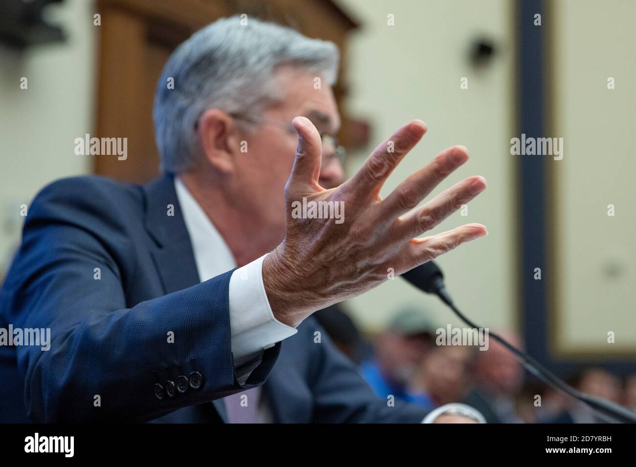 Jerome Powell, presidente della Federal Reserve, testimonia di fronte alla Camera Financial Services Committee on Capitol Hill a Washington, D.C. mercoledì 10 luglio 2019. I legislatori hanno interrogato Powell su una varietà di argomenti relativi alla politica monetaria degli Stati Uniti e lo stato dell'economia degli Stati Uniti. Credit: Alex Edelman/The Photo Access Foto Stock