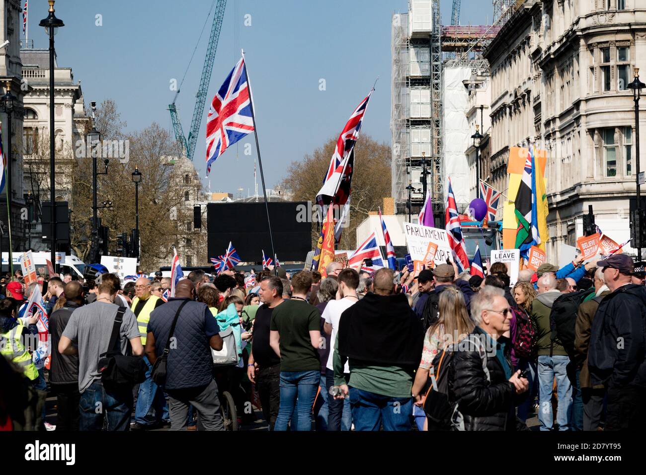 Londra, Regno Unito, 29 marzo 2019:- manifestanti Pro Brexit fuori dal Parlamento britannico il giorno in cui il Regno Unito avrebbe dovuto lasciare l’Unione europea Foto Stock
