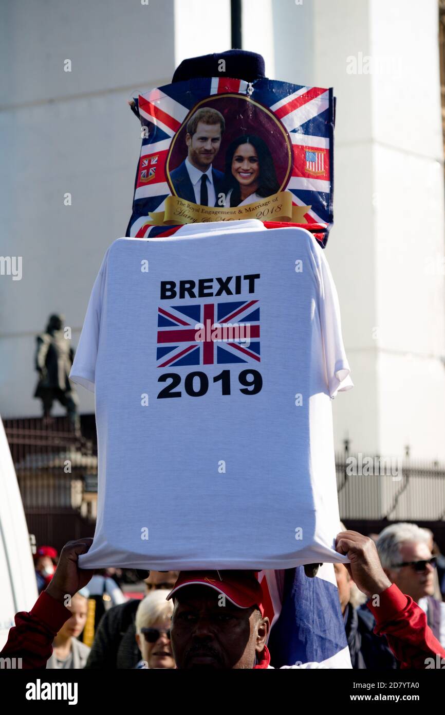 Londra, Regno Unito, 29 marzo 2019:- i marchers Pro Brexit fuori dal Parlamento britannico il giorno in cui il Regno Unito avrebbe dovuto lasciare l’UE Foto Stock