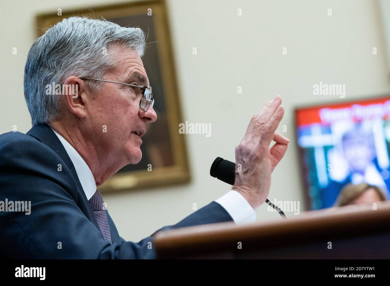 Jerome Powell, presidente della Federal Reserve, testimonia di fronte alla Camera Financial Services Committee on Capitol Hill a Washington, D.C. mercoledì 10 luglio 2019. I legislatori hanno interrogato Powell su una varietà di argomenti relativi alla politica monetaria degli Stati Uniti e lo stato dell'economia degli Stati Uniti. Credit: Alex Edelman/The Photo Access Foto Stock