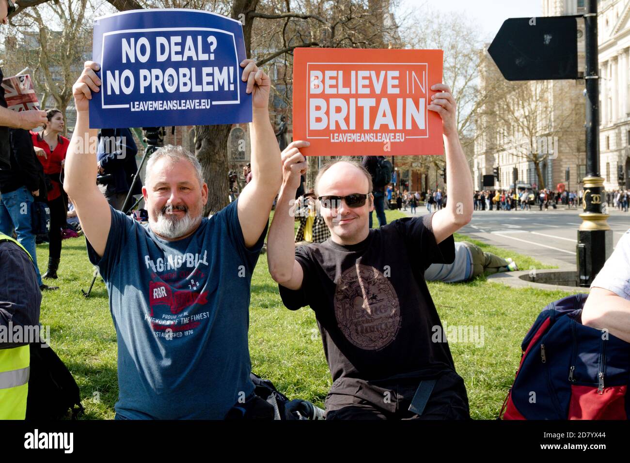 Londra, Regno Unito, 29 marzo 2019:- manifestanti pro Brexit al di fuori del Parlamento britannico che chiedono una Brexit senza accordo che lasci le condizioni dell’OMC Foto Stock