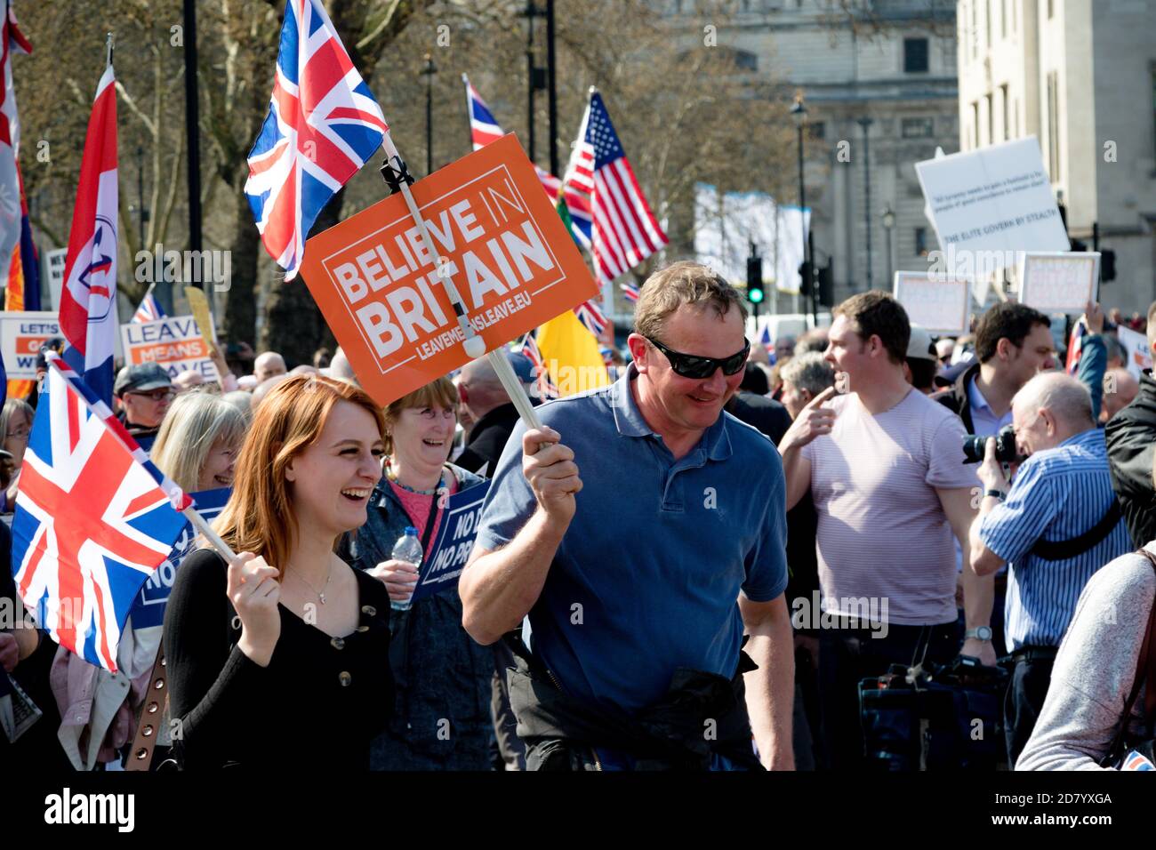 Londra, Regno Unito, 29 marzo 2019:- i marchers Pro Brexit fuori dal Parlamento britannico il giorno in cui il Regno Unito avrebbe dovuto lasciare l’UE Foto Stock