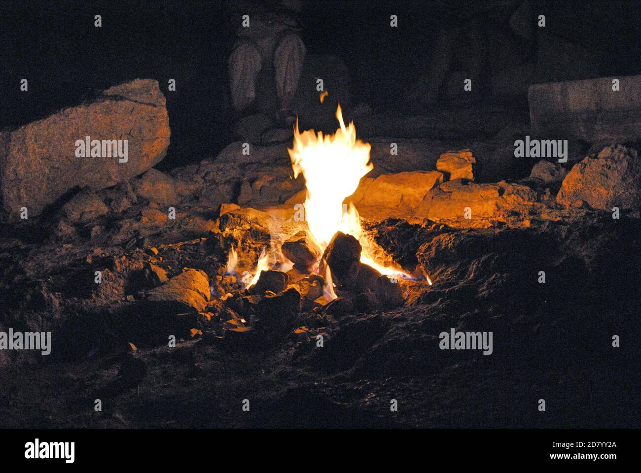 Caratteristiche geografiche delle fiamme eterne in Yanartas, 'pietra fiammeggiante', l'ispirazione per la Chimera fuoco-respirante nell'Illiade di Omero. Olympos Valley Foto Stock