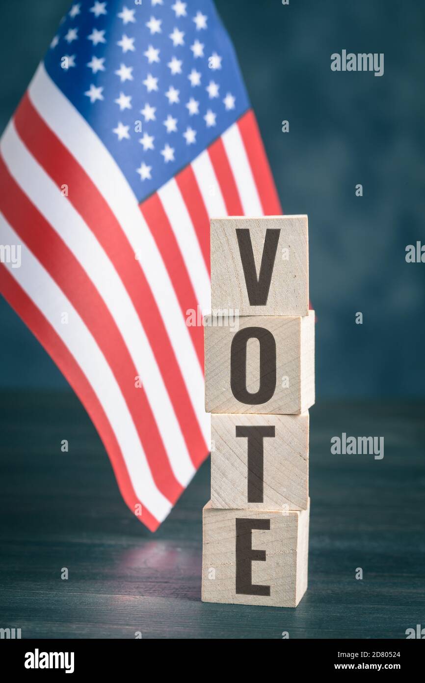 Campagna elettorale con bandiera USA e voto di testo Foto Stock