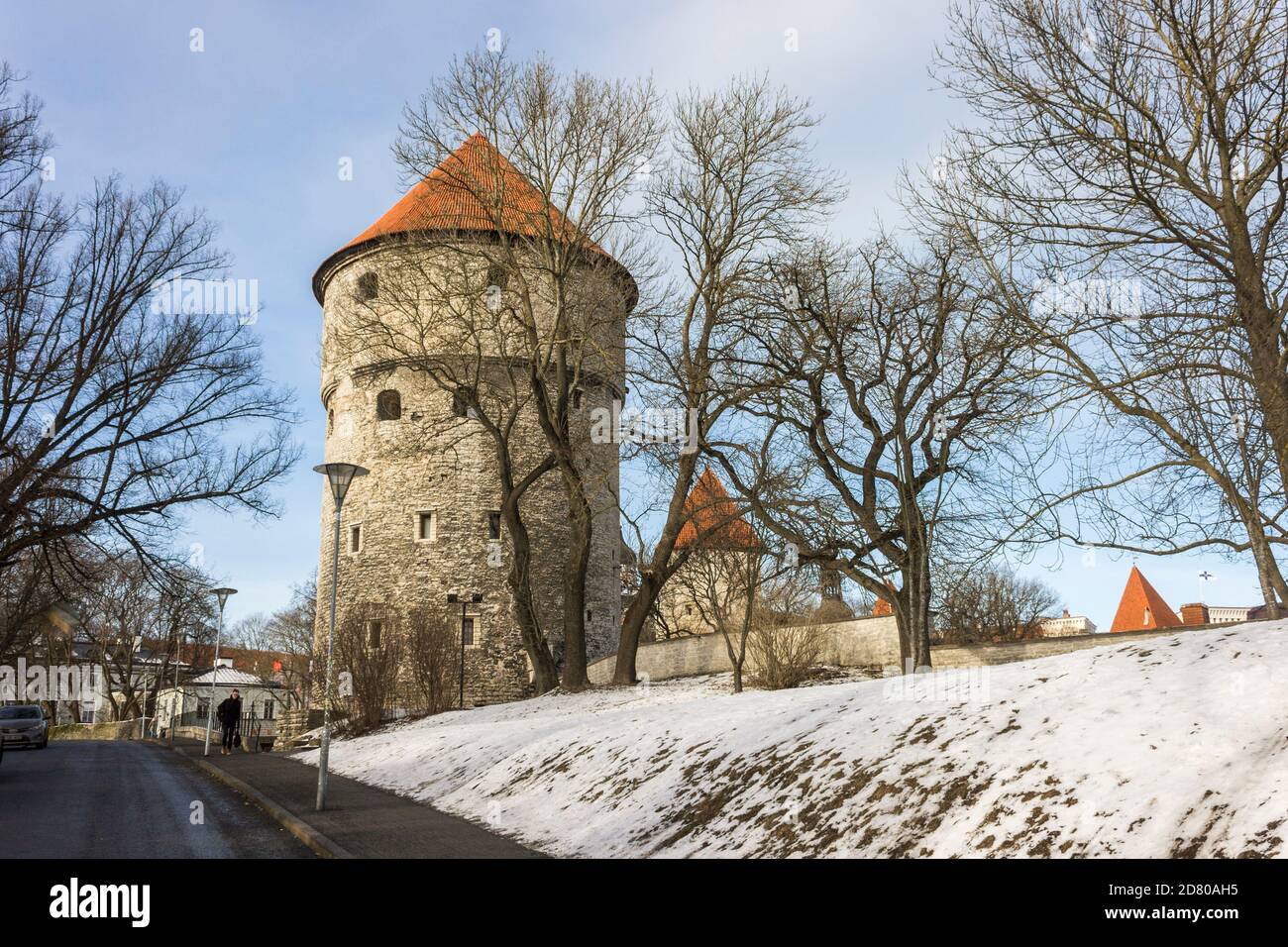 Tallinn, Estonia. Il Kiek in de Kok, una torre di artiglieria parte delle fortificazioni e delle mura della Città Vecchia di Tallinn Foto Stock