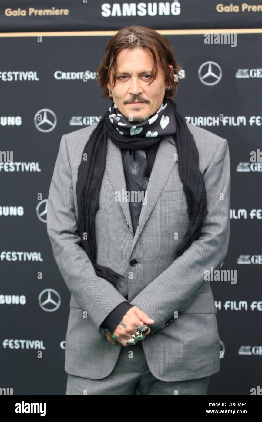Johnny Depp partecipa al 'Crock of Gold: A pochi round con Shane McGowan' in anteprima durante il 16° Festival del Cinema di Zurigo a Kino corso il 02 ottobre 2020 a Zurigo, Svizzera. Foto Stock