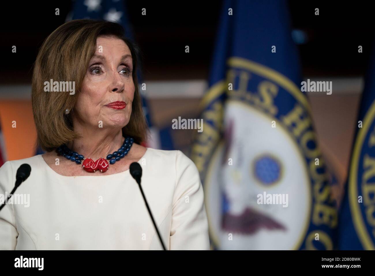 Il Presidente della Camera degli Stati Uniti Nancy Pelosi, un democratico della California, parla ai membri dei media durante la sua conferenza settimanale di notizie a Washington, D.C., Stati Uniti, giovedì 26 settembre 2019. Pelosi ha ribadito le ragioni per cui i democratici alla Camera hanno iniziato il processo di impeachment contro il presidente Donald Trump. Credit: Alex Edelman/The Photo Access Foto Stock