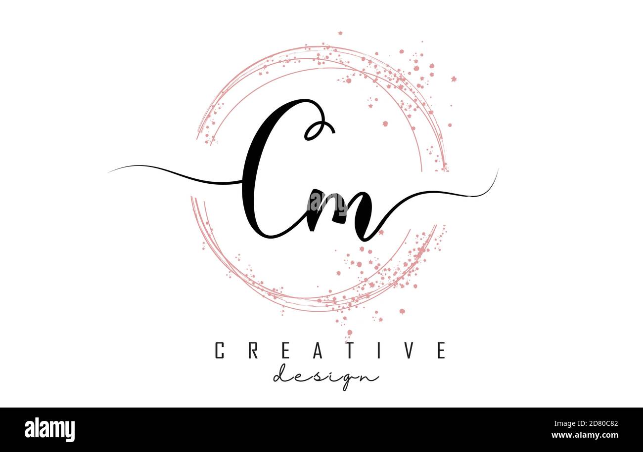 Logo scritto a mano cm C m con cerchi scintillanti con glitter rosa. Illustrazione vettoriale decorativa con lettere C si m. Illustrazione Vettoriale